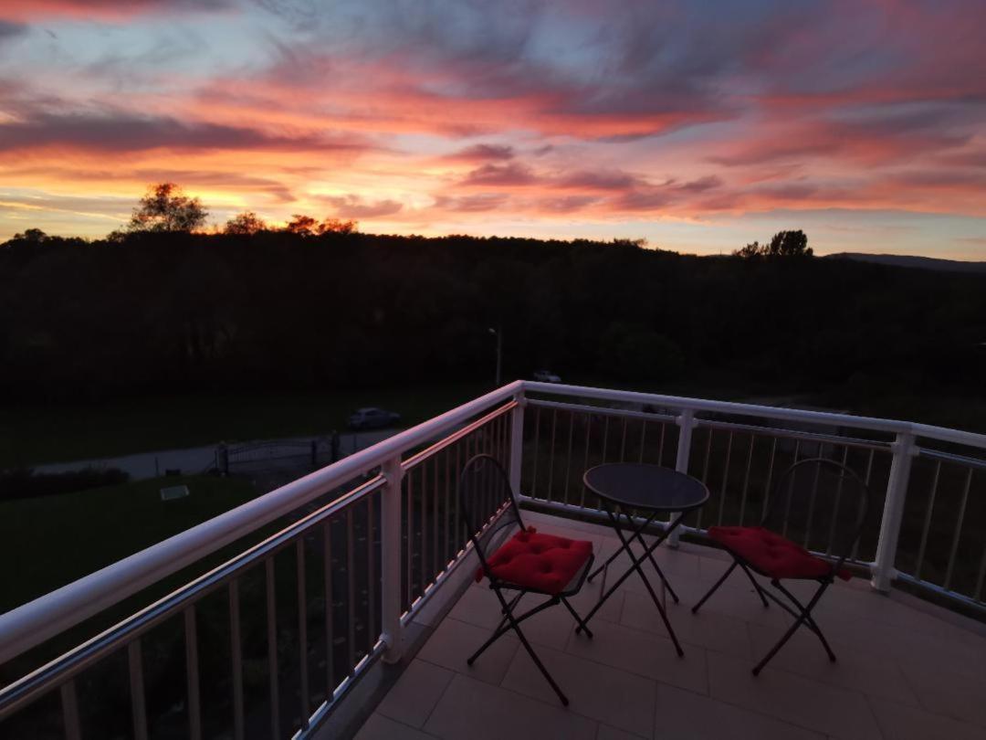 Astarea - Luxe Penthouse In Nature - Jacuzzi - Free Private Parking - Terrace & Balcony - Peace Zagreb Exterior foto